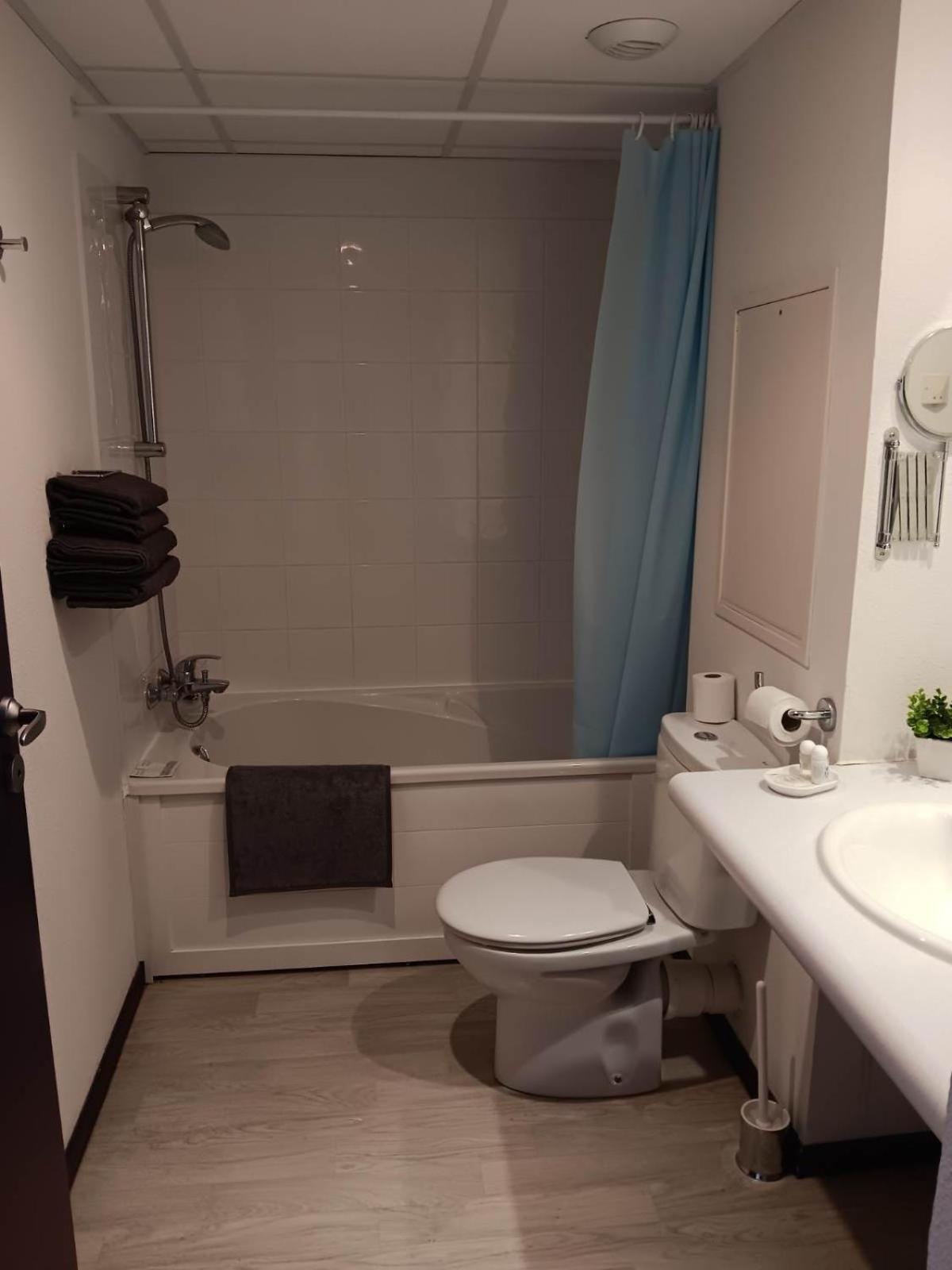 Studio 24M2 Au 4Eme Etage Ascenseur A Cote De La Gare Sncf Lourdes Extérieur photo